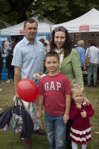 Państwo Kosikowscy na festiwal wybrali się z dziećmi/ Fot. Małgorzata BUgaj-Martynowska