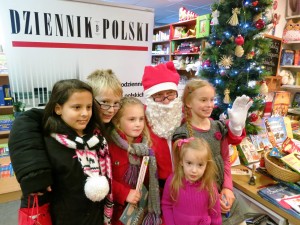 Mikołaj w POSK-u przez całe niedzielne popołudnie oczekiwał na dzieci/ Fot. Małgorzata Bugaj-Martynowska