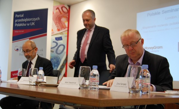 Prelegenci podczas seminarium od lewej: Michael Dembiński (BPCC), ambasador RP Witold Sobków i Mark Swarbrick (BIS) / Fot. Magdalena Grzymkowska