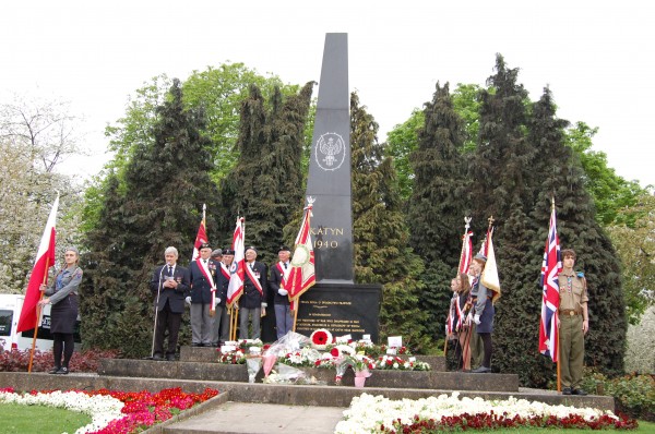 Uroczystość pod pomnikiem katyńskim poprowadził Czesław Maryszczak / fot. Magdalena Grzymkowska