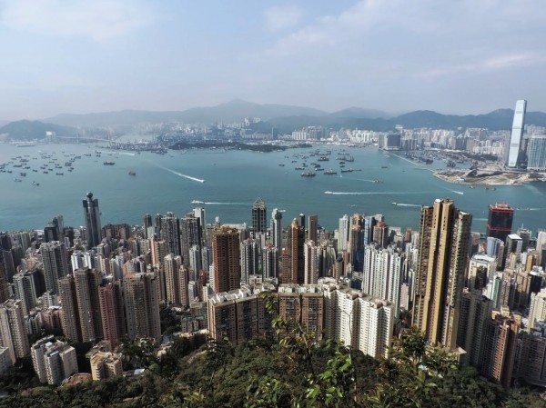 Widok na nowoczesne centrum Hong Kongu ze wzgórza Wiktorii / fot. Magdalena Grzymkowska