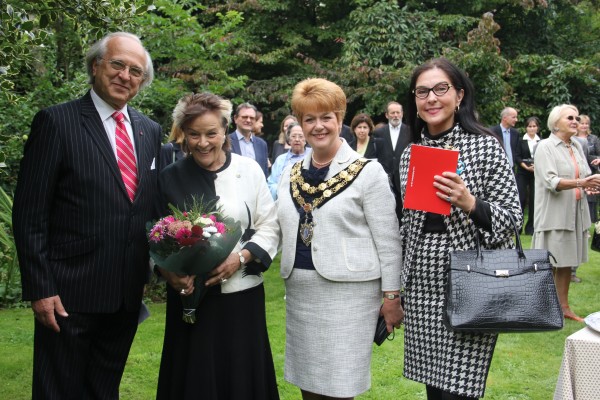 Dr Marek Stella Sawicki, Lady Camilla Panufnik, Mayor Jane Boulton i Magdalena Grabinowska podczas uroczystości / fot. Katarzyna Paśko