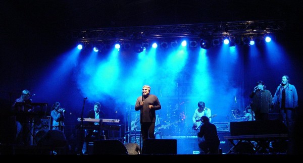 Zespół podczas koncertu / Fot. Wikipedia