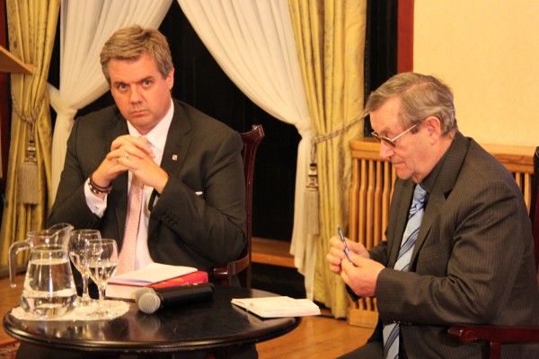 Dr Moorhouse i prof. Davies podczas spotkania w Ambasadzie RP / fot. Konrad Jagodziński / Archiwum Ambasady RP