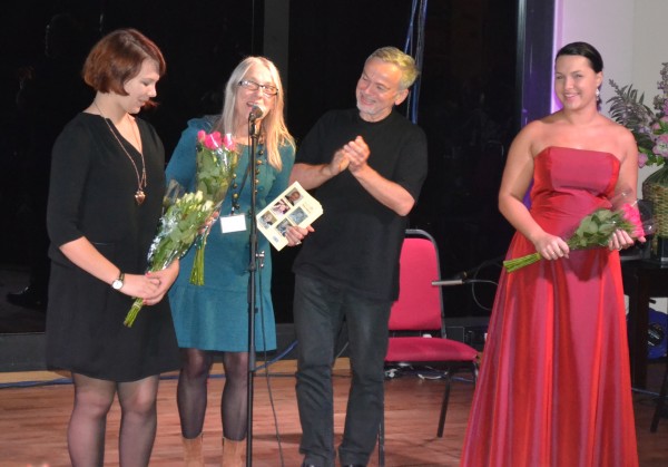 Humory dopisują. Stoją od lewej: Ewelina Stanclik, Beata Szajowska, Aleksy Wróbel, Anna Gabryś / fot. Piotr Gulbicki
