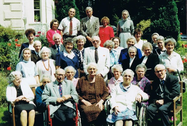 Pierwsi pensjonariusze i przyjaciele Domu Polskiego w Manchester