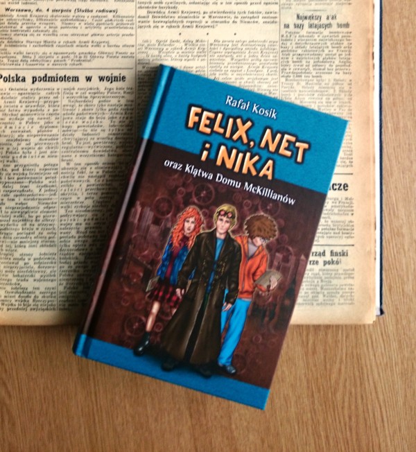 "Felix, Net i Nika" w szlachetnym sąsiedztwie archiwalnego numeru "Dziennika Polskiego" / fot. Katarzyna Kosik