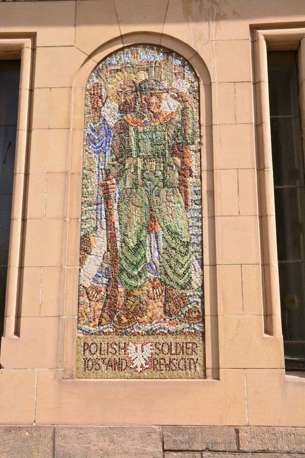 Mozaika na gmachu urzędu miasta / fot. Magdalena Grzymkowska