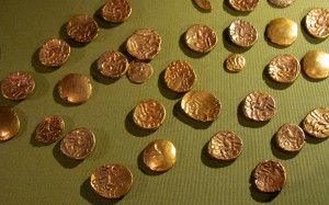 Celtyckie złote monety znalezione w Essendon, Hertfordshire c.60bc -40ne